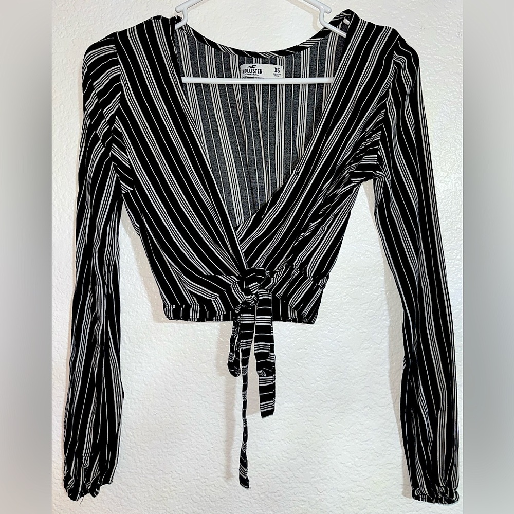Hollister Black & White Striped Cropped Blouse Size XS